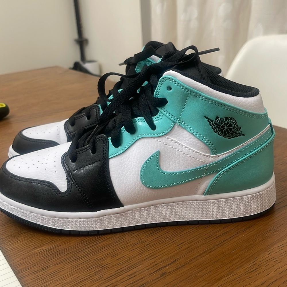 Teal and Black Jordan’s - BARELY WORN